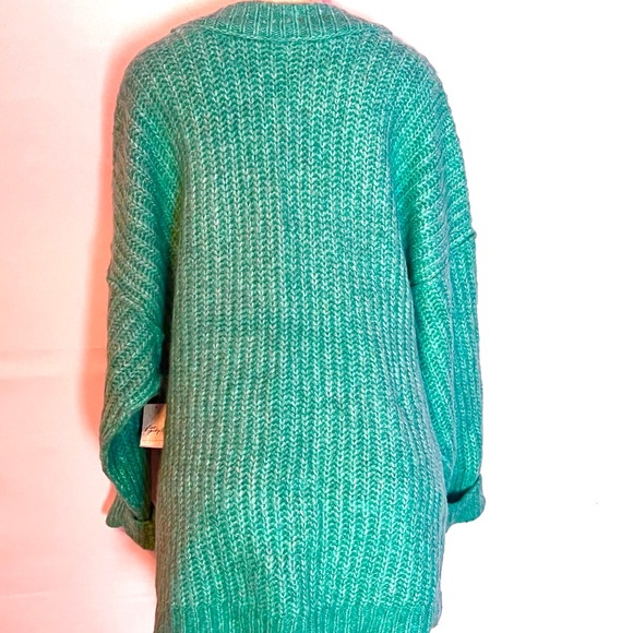 BRAND NEW FREE PEOPLE ELECTRIC TEAL OVERSIZED V NECK LONG SLEEVE SWEATER SZ MED - Picture 4 of 6